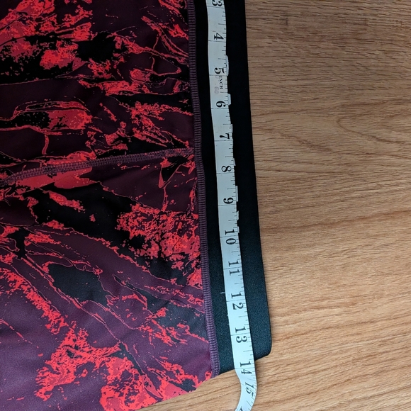 Oakley Red & Black Abstract Print Performance Leggings | Athletic Stretch Pants - Picture 5 of 6